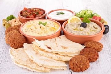 סלטים חומוס, טחינה חצילים מצוננים